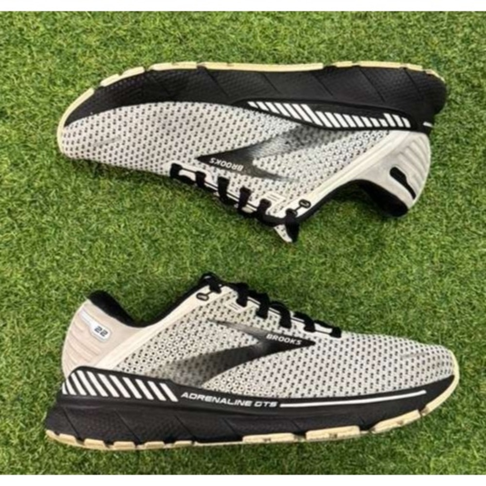 Brooks Adrenaline GTS 22 1203531B135 Womens 9 Running Shoes White Black Sneakers